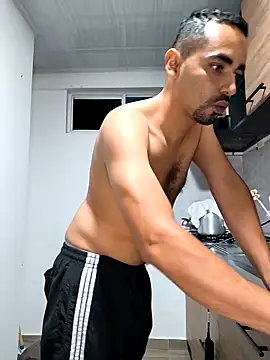 stivenlujan69 online show from December 17, 2025, 3:34 am