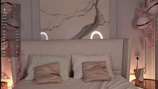 AdoraCortes online show from November 14, 2025, 5:06 am