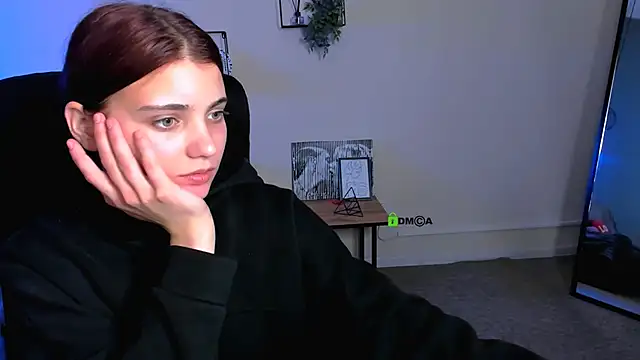 evelyn muse online show from September 13, 2025, 2:11 am