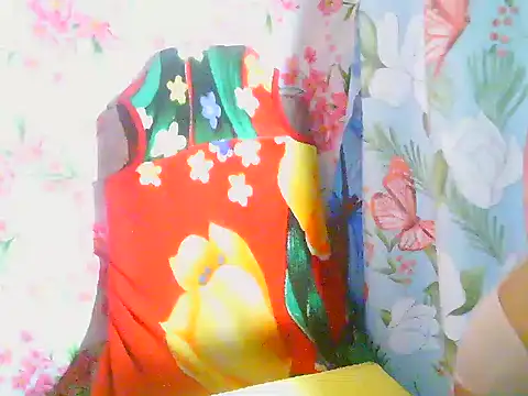 Katie Winslet online show from December 21, 2025, 11:01 pm