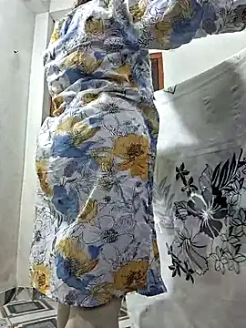 SIMIHOT online show from October 18, 2025, 3:24 pm