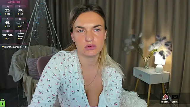 Snapshot of Marie_Ellie chatting on October 1, 2025, 1:55 am Marie Ellie online show from October 1, 2025, 1:55 am