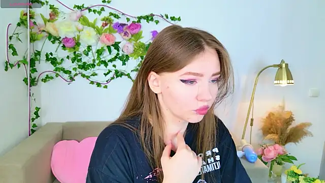 Moon  Bunny online show from March 12, 2026, 2:45 pm