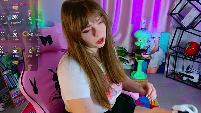 Moon  Bunny online show from May 8, 2026, 1:38 pm
