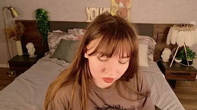 Moon  Bunny online show from May 9, 2026, 1:27 pm