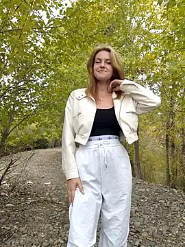 YOOUR EVAA online show from September 22, 2025, 5:42 am