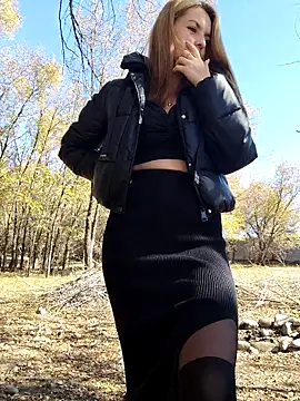 YOOUR EVAA online show from October 8, 2025, 7:39 am