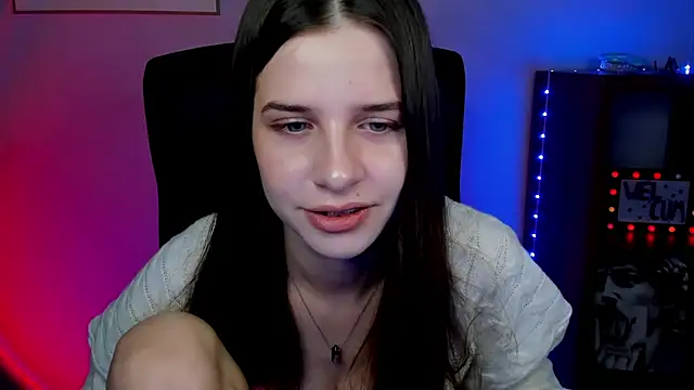 LuxMaya online show from March 9, 2026, 7:34 am