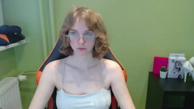 juicyPenny online show from November 28, 2025, 7:44 am