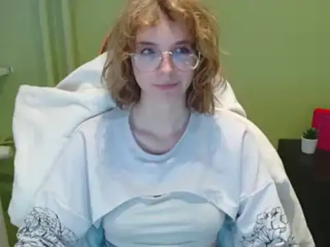 juicyPenny online show from December 4, 2025, 7:39 am