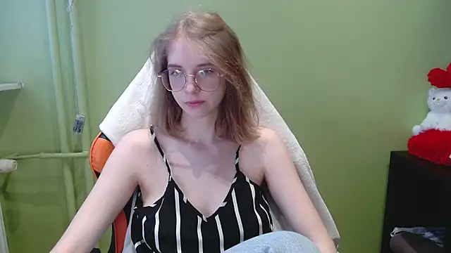 juicyPenny online show from February 24, 2026, 7:28 am