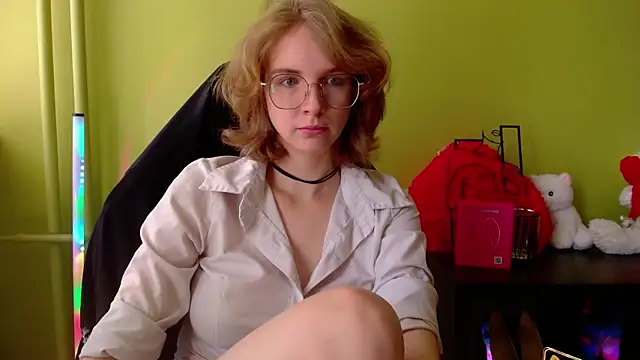 juicyPenny online show from June 17, 2026, 9:23 am