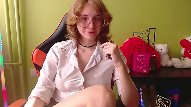 juicyPenny online show from June 19, 2026, 6:07 am