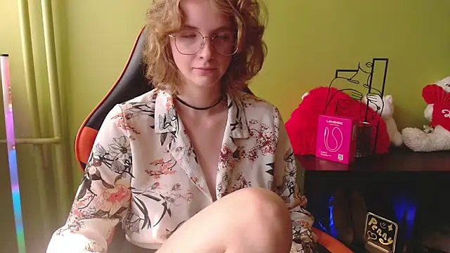juicyPenny online show from June 21, 2026, 6:27 am