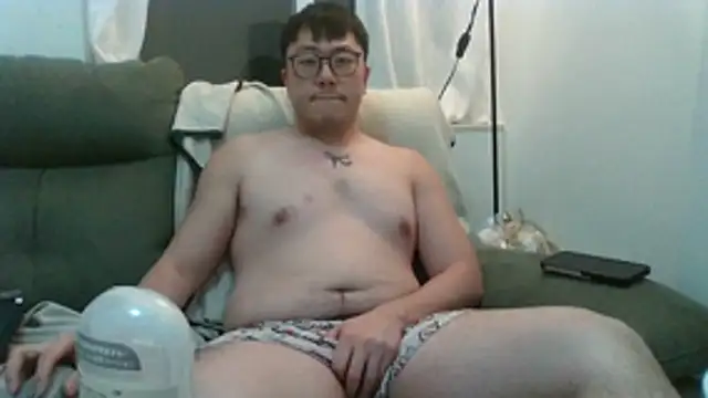Snapshot of KaylanBMB chatting on May 8, 2026, 5:40 pm KaylanBMB online show from May 8, 2026, 5:40 pm