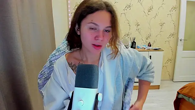 yourdreamm  online show from October 6, 2025, 6:11 am