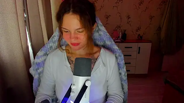 yourdreamm  online show from October 8, 2025, 7:39 am