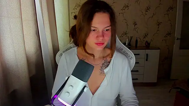 yourdreamm  online show from October 9, 2025, 8:12 am