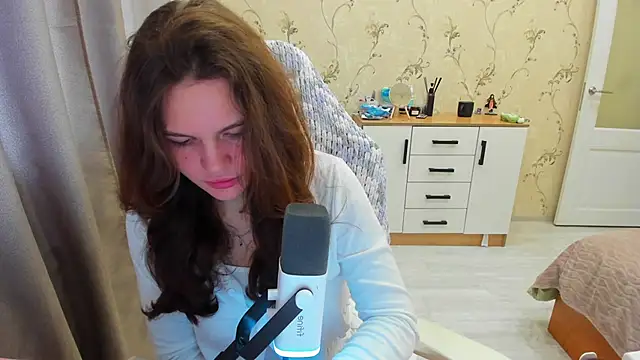 yourdreamm  online show from October 23, 2025, 8:02 am