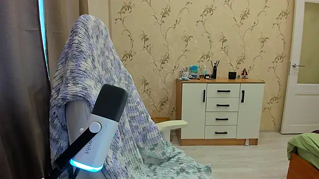 yourdreamm  online show from October 24, 2025, 7:38 am