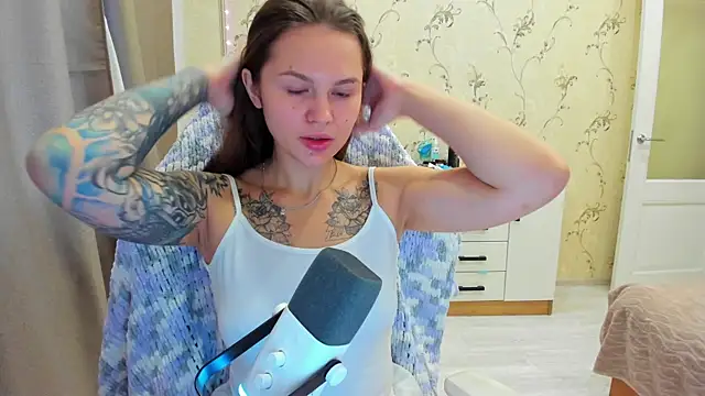 yourdreamm  online show from October 27, 2025, 10:08 am