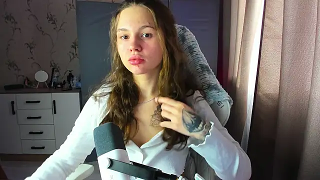 yourdreamm  online show from November 12, 2025, 8:15 am