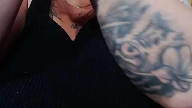 Snapshot of Naomi_Braunx chatting on October 31, 2025, 1:01 pm Naomi Braunx online show from October 31, 2025, 1:01 pm