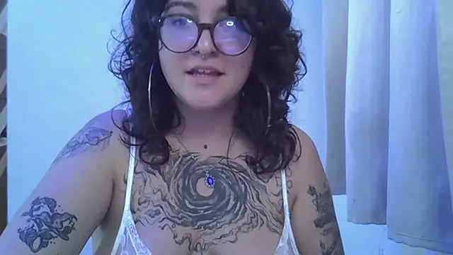 Snapshot of Blue_Liz chatting on September 15, 2025, 3:12 pm Blue Liz online show from September 15, 2025, 3:12 pm