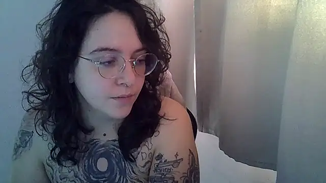 Snapshot of Blue_Liz chatting on October 24, 2025, 2:46 pm Blue Liz online show from October 24, 2025, 2:46 pm