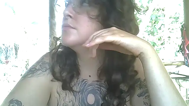 Blue Liz online show from December 15, 2025, 2:32 pm