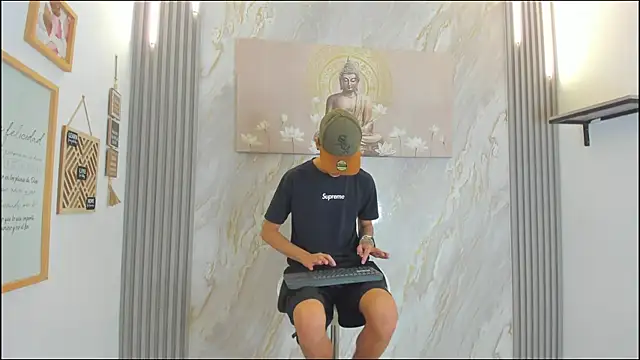 Snapshot of TWINKS_BOYS1 chatting on December 19, 2025, 7:32 pm TWINKS BOYS1 online show from December 19, 2025, 7:32 pm