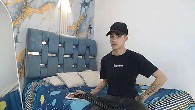 TWINKS BOYS1 online show from February 4, 2026, 7:31 pm