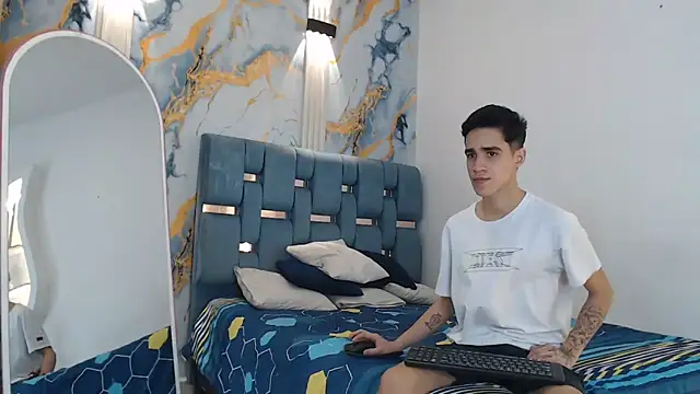 TWINKS BOYS1 online show from February 5, 2026, 7:29 pm