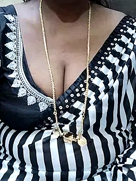 Snapshot of shobini chatting on October 22, 2025, 1:55 pm shobini online show from October 22, 2025, 1:55 pm