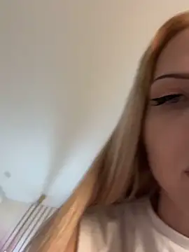 Snapshot of olivia_soft chatting on April 18, 2026, 1:26 pm olivia soft online show from April 18, 2026, 1:26 pm