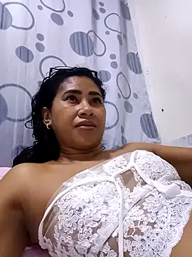 Snapshot of PERLA_BLACK_ chatting on October 13, 2025, 10:48 am PERLA BLACK online show from October 13, 2025, 10:48 am