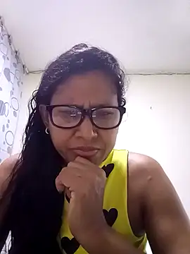 Snapshot of PERLA_BLACK_ chatting on October 22, 2025, 3:40 am PERLA BLACK online show from October 22, 2025, 3:40 am