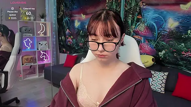 ClaraParks online show from November 9, 2025, 6:50 pm