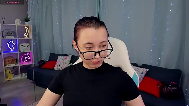 ClaraParks online show from December 1, 2025, 7:08 pm