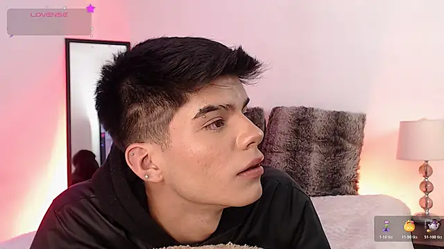 Dulcey  online show from October 18, 2025, 5:54 am