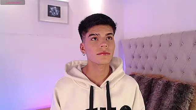 Dulcey  online show from November 8, 2025, 4:45 am