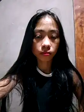 SweetMissPinay18 online show from June 18, 2026, 4:44 pm