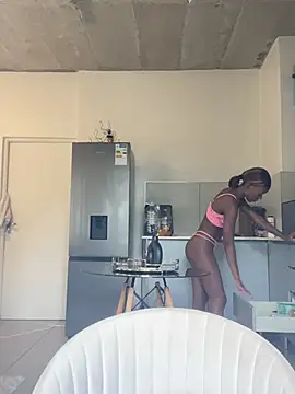 prettydollyy online show from April 1, 2026, 11:00 am