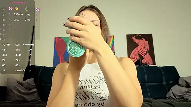 TrixiBell online show from September 27, 2025, 4:28 am