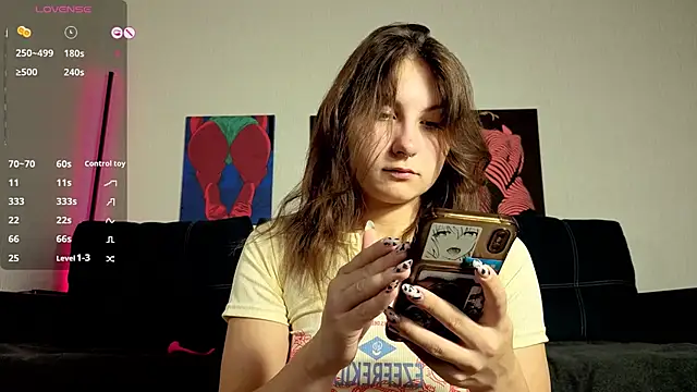 TrixiBell online show from October 18, 2025, 4:15 am