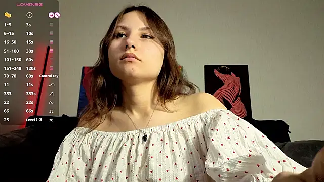 TrixiBell online show from February 13, 2026, 5:14 am