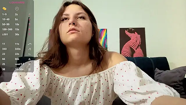 TrixiBell online show from June 10, 2026, 4:23 am
