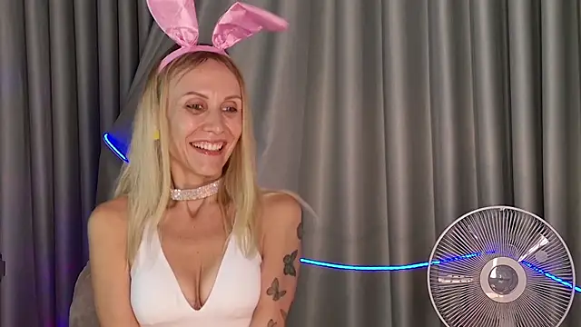 Snapshot of goddess_kate__ chatting on October 31, 2025, 8:26 am goddess kate   online show from October 31, 2025, 8:26 am