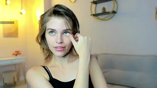 Snapshot of EleneButton chatting on September 9, 2025, 1:38 am EleneButton online show from September 9, 2025, 1:38 am