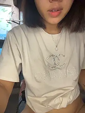 NinaChu online show from October 19, 2025, 2:12 am